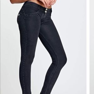 Freddy Women's Skinny Jeans in Black Wash